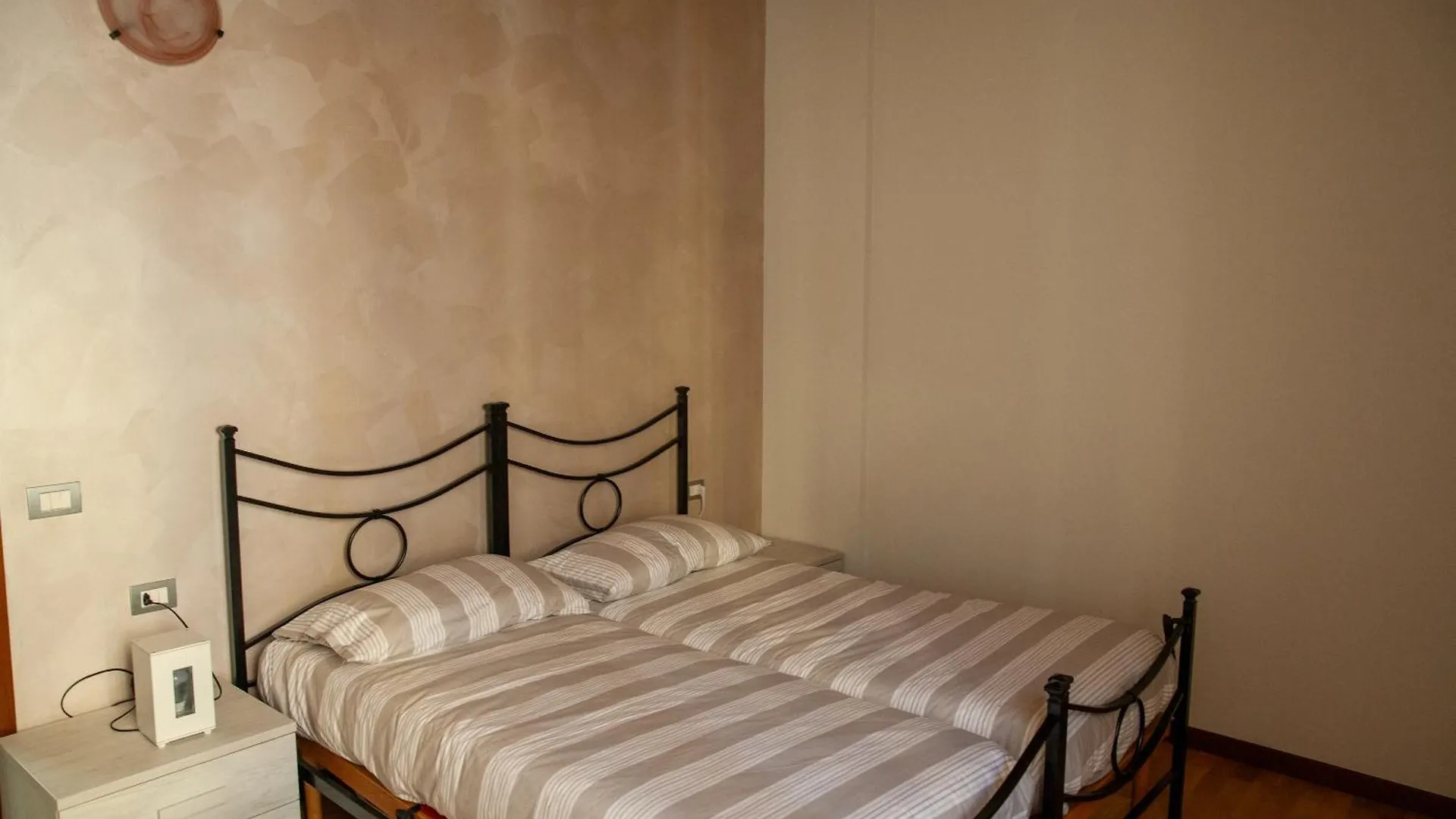 La Corte Salesiana - Guest House - Piano Terra Alzano Lombardo 0*,  Italia